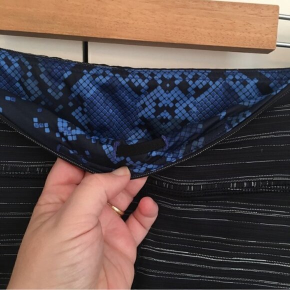 LULULEMON Pace Rival Crop Cyber Stripe Naval Blue Black / Black Sz 4 - Picture 6 of 8